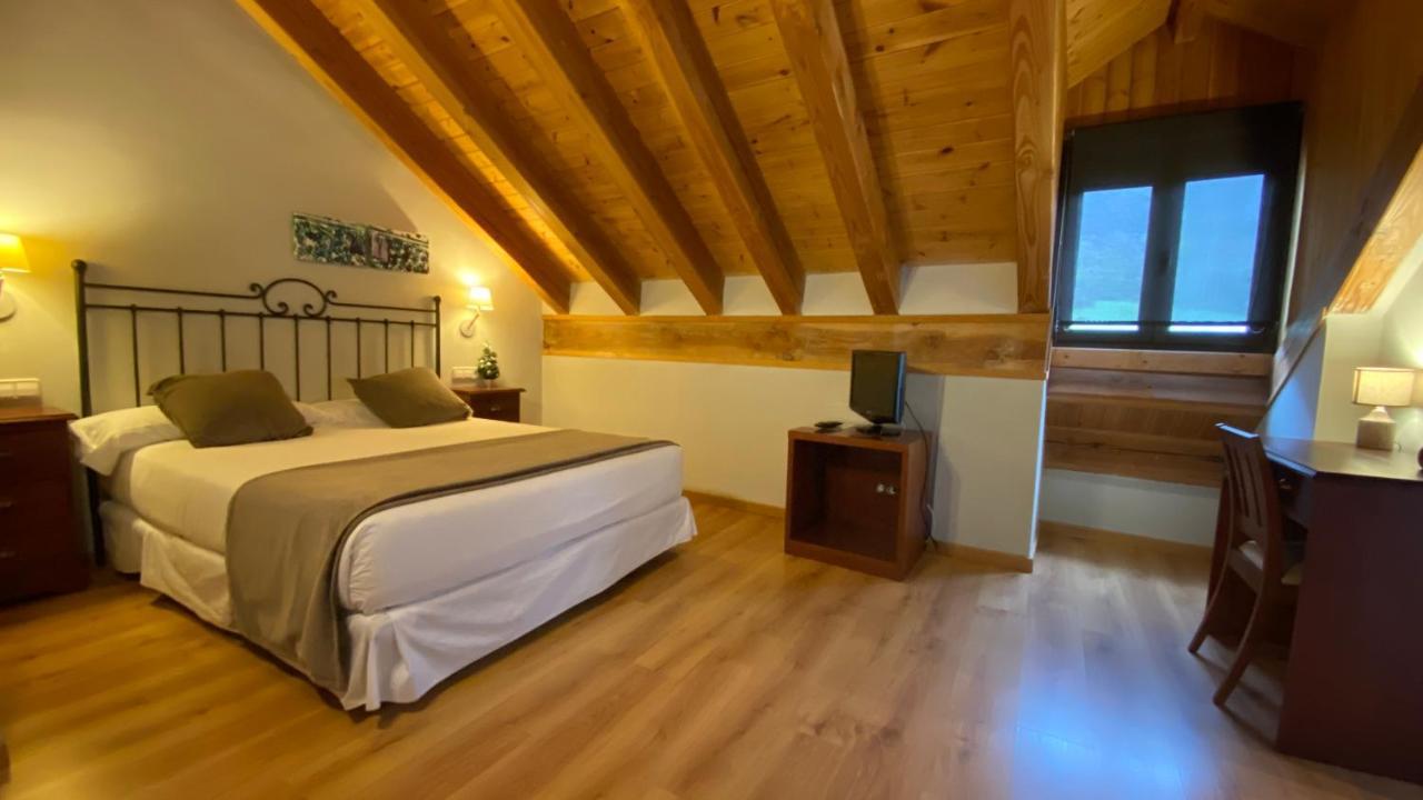 Hotel Roca Blanca Espot Exterior foto