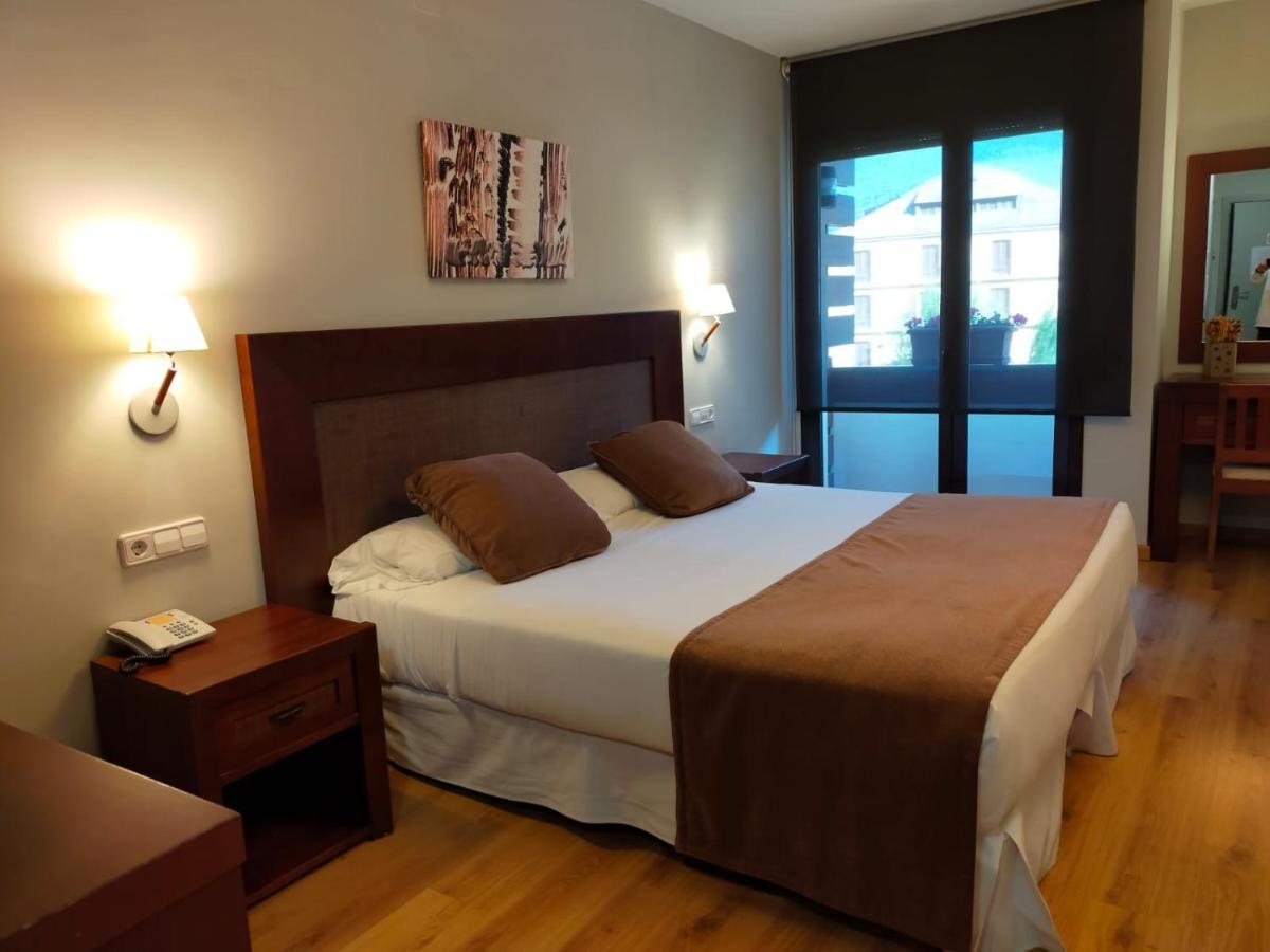 Hotel Roca Blanca Espot Exterior foto