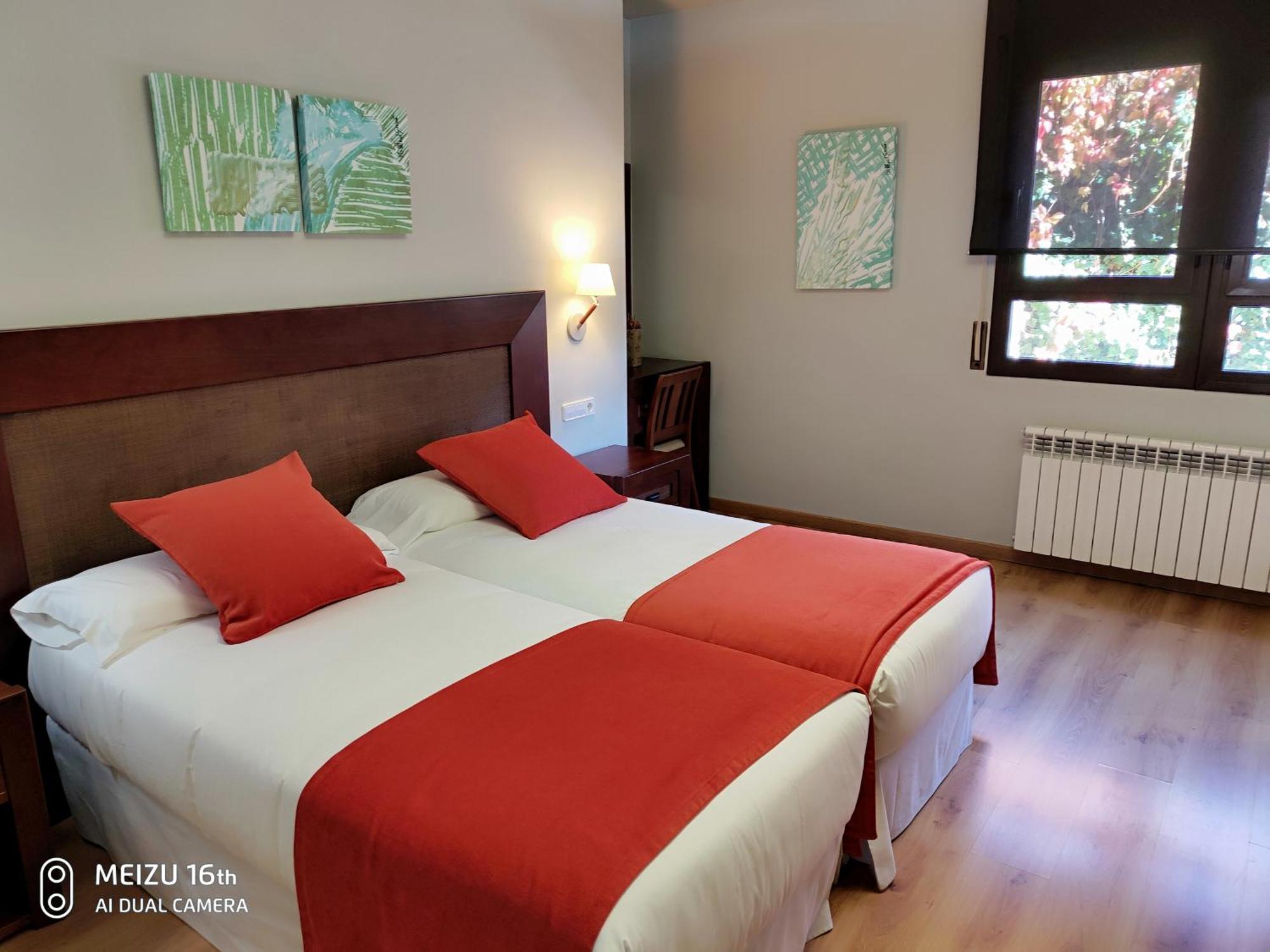 Hotel Roca Blanca Espot Zimmer foto