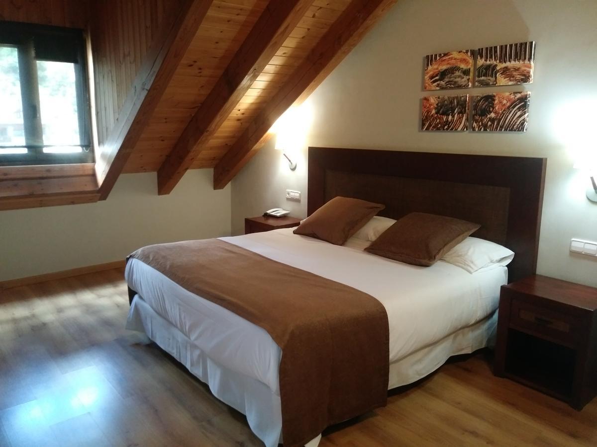Hotel Roca Blanca Espot Exterior foto